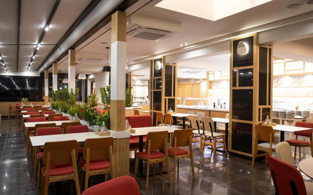 Dafni Plus Hotel
