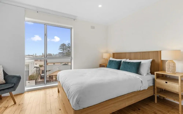 Stylish 2-bed Home Steps From Henley Beach