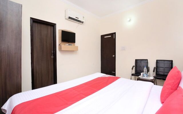 OYO 14621 Dream Residency