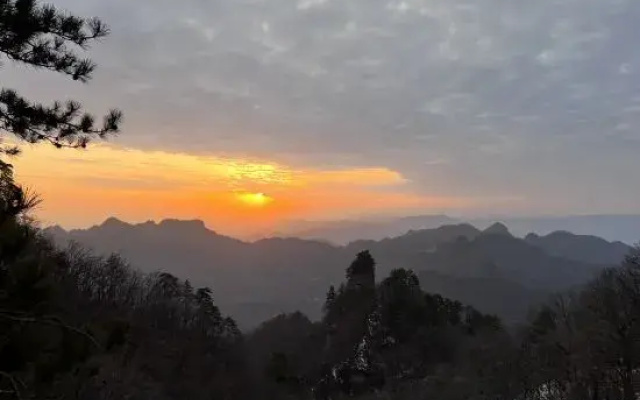 Wudang Mountain Hidden Mountain Residence Inn