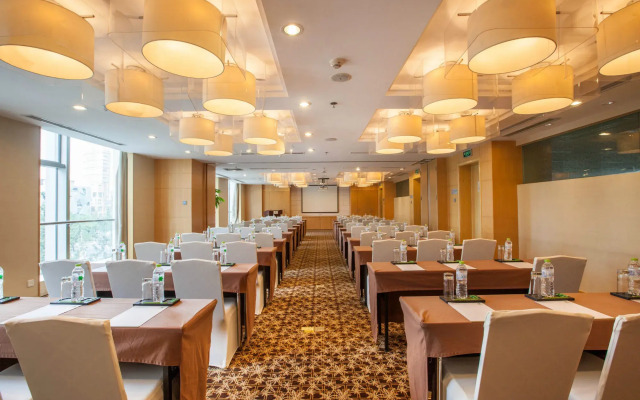 Holiday Inn Beijing Focus Square by IHG