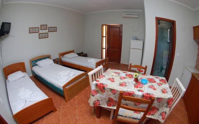 Tiku's Apartments