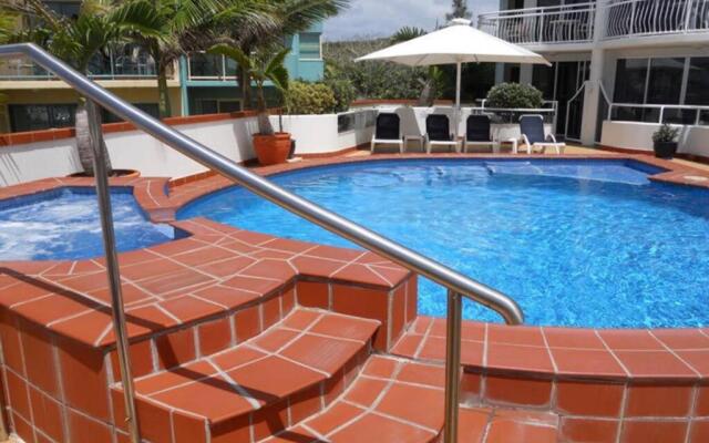 2 Bedroom Alex Unit - Ocean, Pool and Park Views