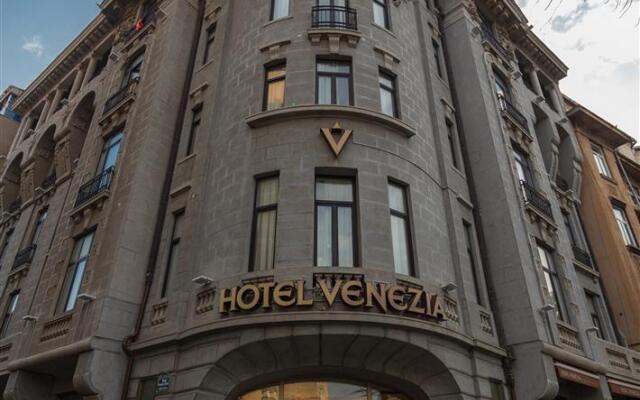 Hotel Venezia by ZEUS International