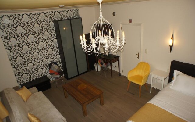 J and R Brussels City Apartment