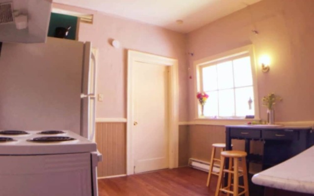 A-Center of Capital Hill- Sleep 2