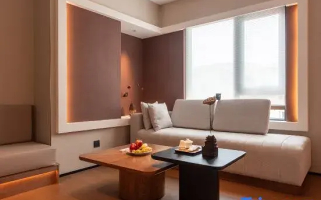 Xiyue Designer Hotel (Zhongshan Ferry Branch, Erma Road Food Street)