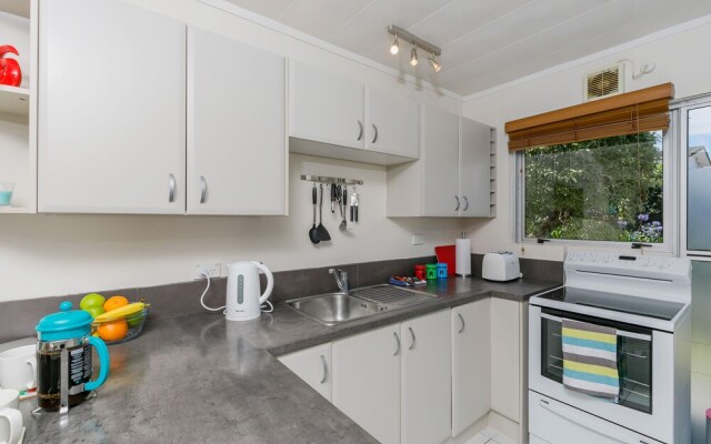 Super 2 bed flat in Remuera