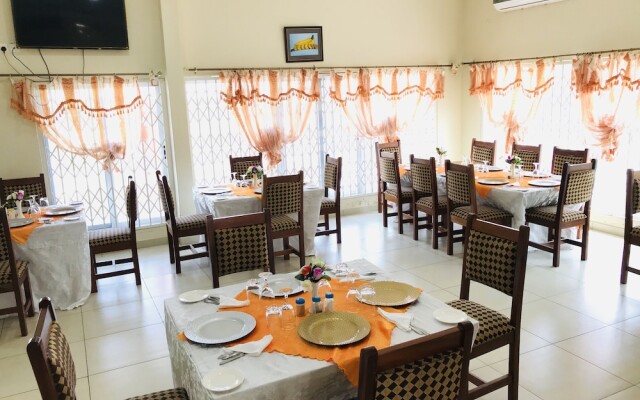 Menyinda Hotel and Restaurant