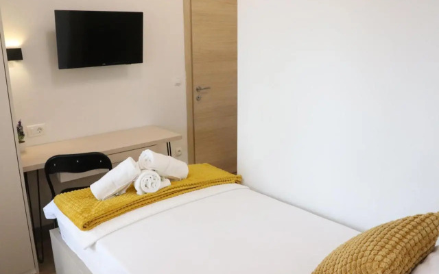 Apartment MARY- 2 free parking, near Mall of Split