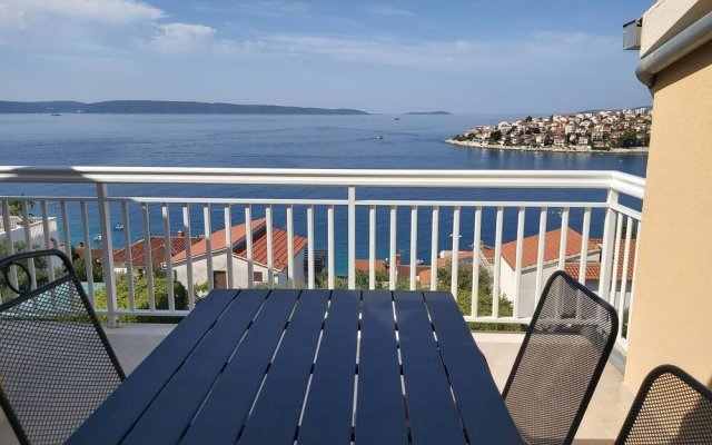 Heated Infinity Pool, Family Apartment With Panoramic sea View 3