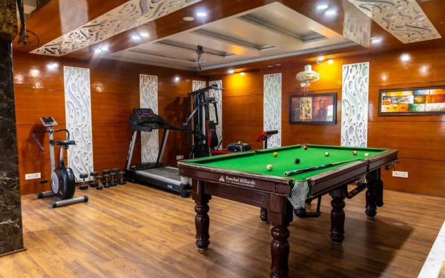 Hotel Platinum Palace Near Medanta Hospital Sector 38