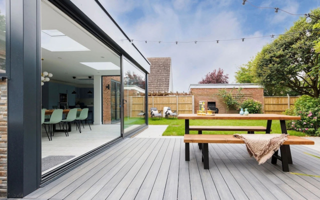 Coastal Retreat for 10 With Hot Tub
