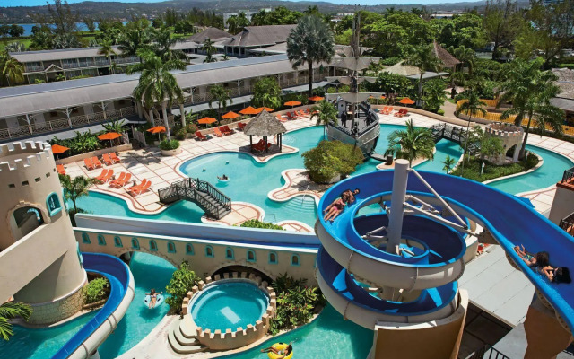 Sunset Beach Resort Spa and Waterpark All-Inclusive