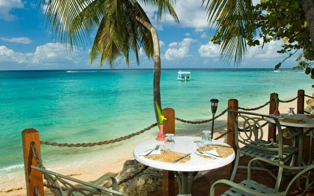 Settlers Beach Villa Hotel