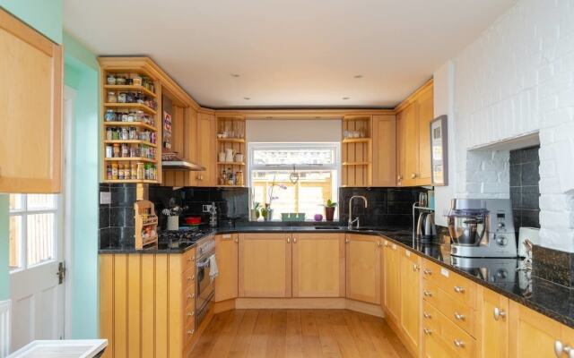 Big Family House Near Clapham Common