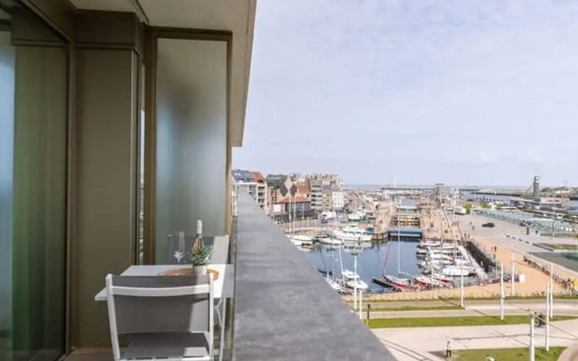 Apartment With Lateral sea View and Harbor View