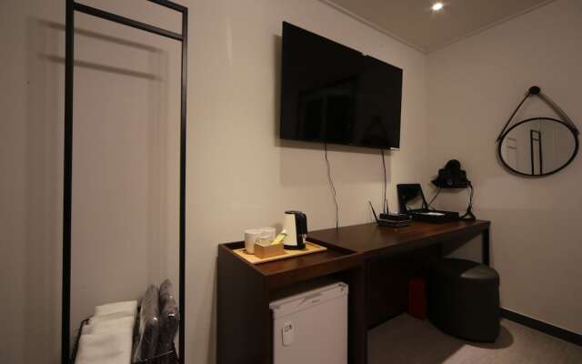 Busan Choeup Yuna Hotel