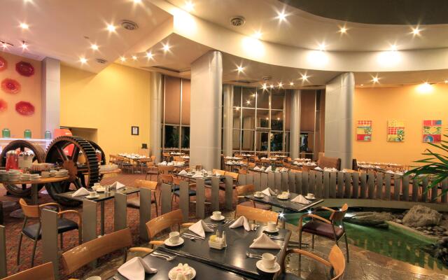 Holiday Inn Monterrey - Parque Fundidora by IHG
