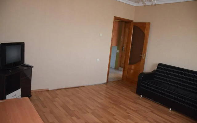 Leonidze Street 8, F.38