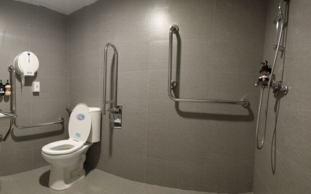 Single Inn Kaohsiung Station Hostel