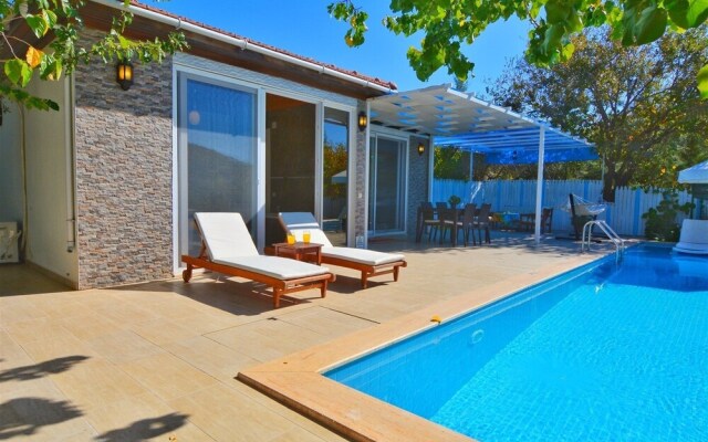 Villa Sade by Akdenizvillam