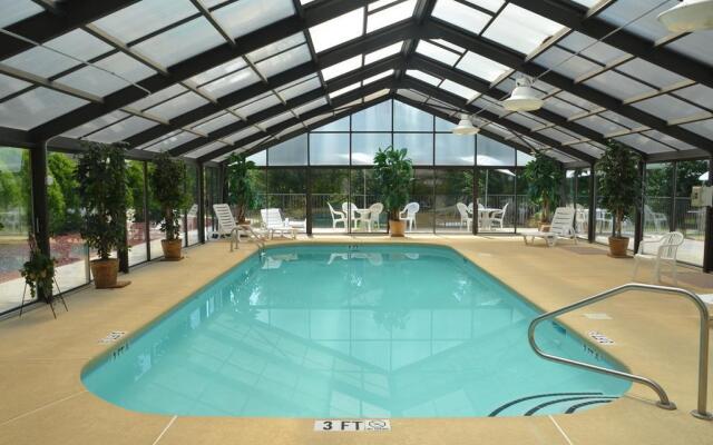 Smoky Mountain Inn & Suites