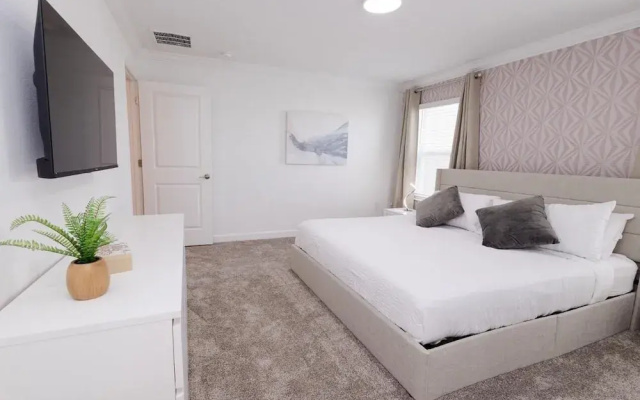 2489 RT - Ultimate Townhome Oasis With Pool