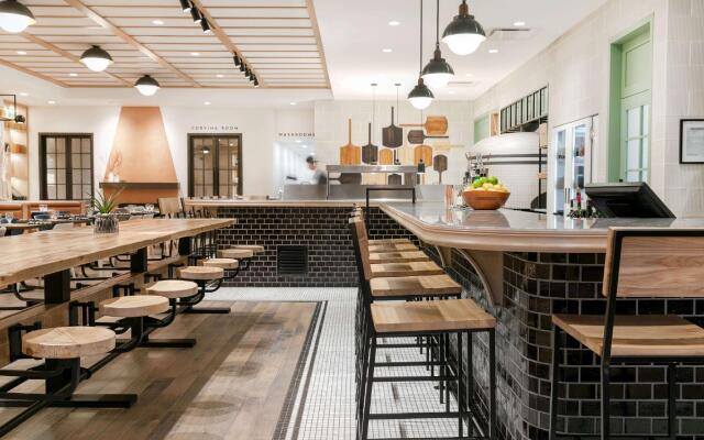 Best Western Plus Baker Street Inn