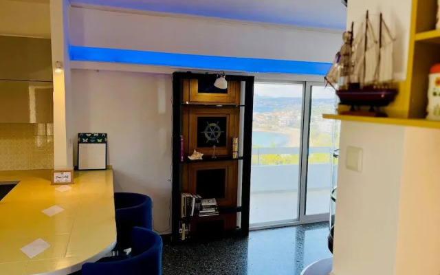 Stunning View Seaside 1-bed Apartment in Saronida