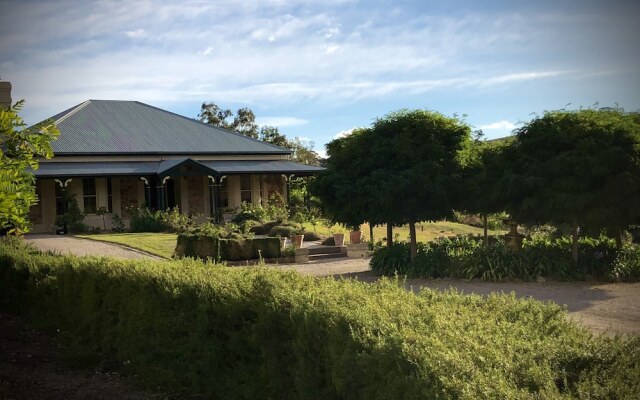 Battunga Cottages