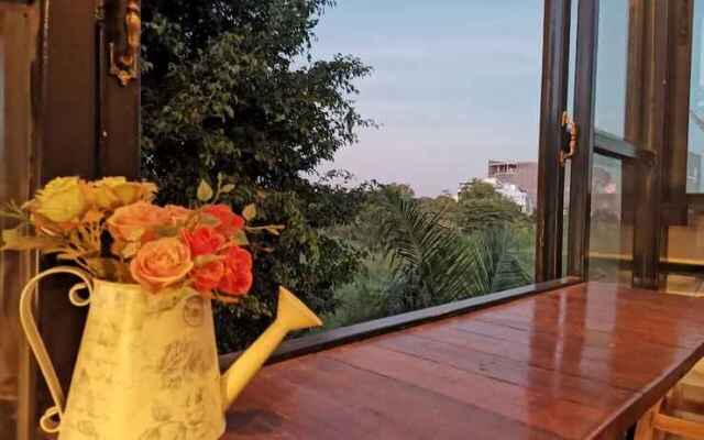 Gardenroom Home Stay And Cafe Suvarnabhumi