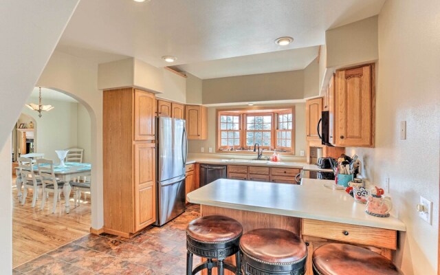 Dog-friendly SD Retreat ~ 4 Mi to Deadwood!