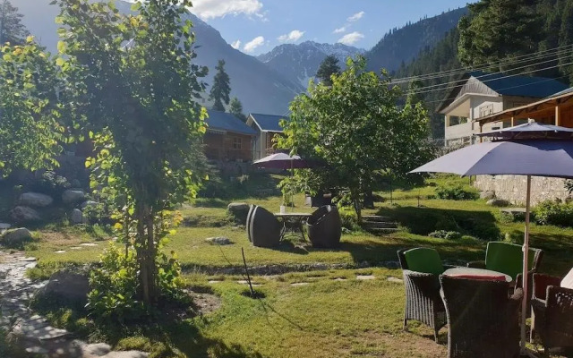 Grey Walls Mountain Huts & Cottages