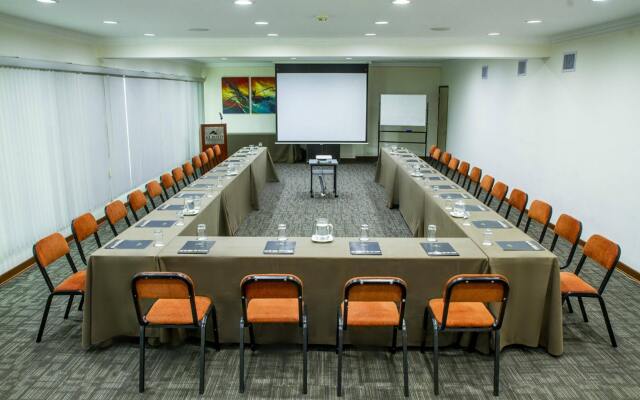 El Polo Hotel & Suites