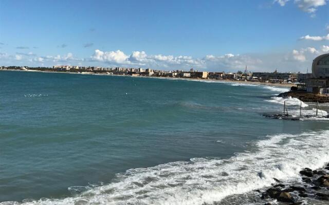 2 Bedroom Apt partial Sea View
