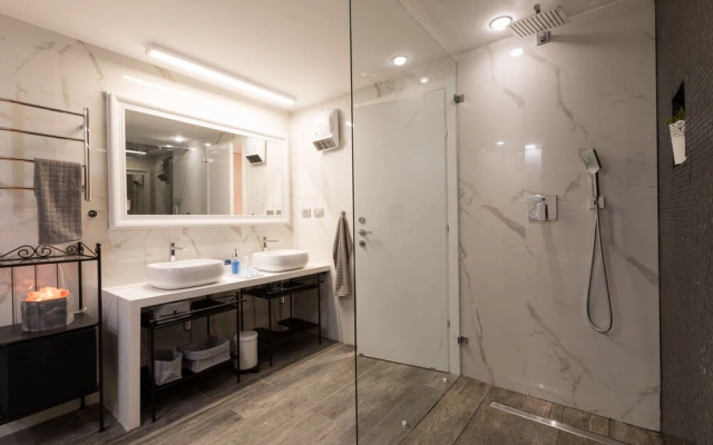 High Class Condo at Marina by FeelHome