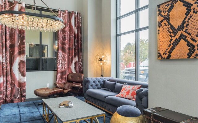 The Luxe Suites at University of Arkansas