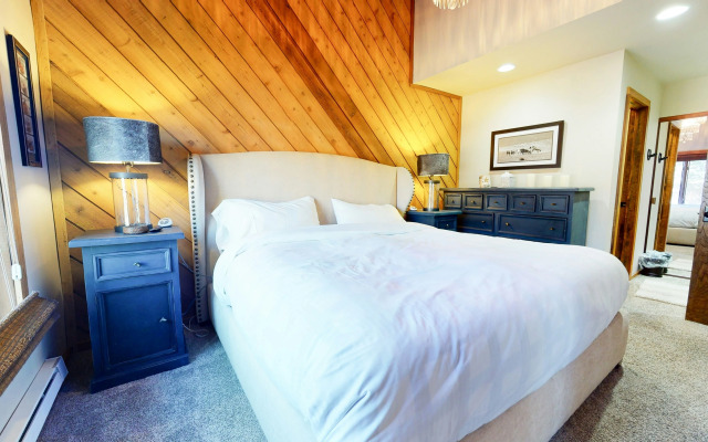 Snowcreek III #415 Condo