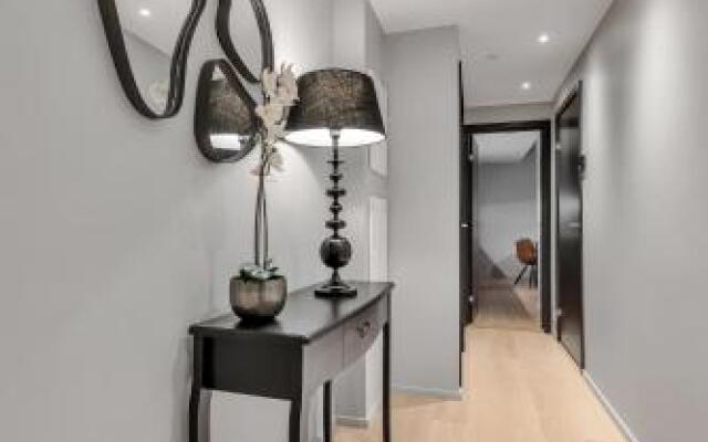 Wright Apartments - Barcode