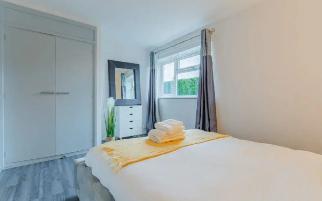 1br-sleeps2-parking-nearcitycentre-jlr-nec