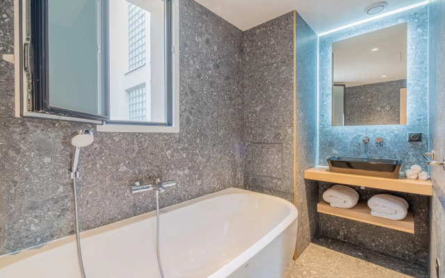 Yuna Porte Maillot - ApartHotel