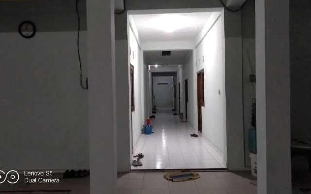 Rumah Singgah Peziarah Ganjuran by ZUZU