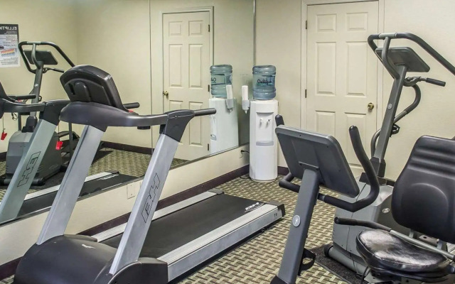 Days Inn by Wyndham Austintown