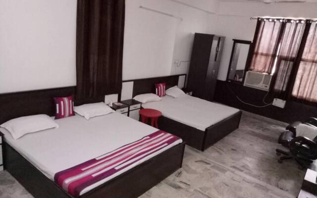 Aarya Hotel