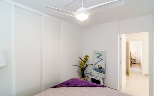 CP- Modern 3 bedroom apt frontline beach