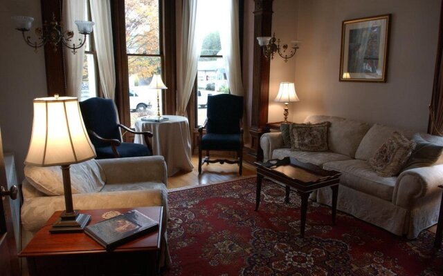 Chapin Park Bed & Breakfast