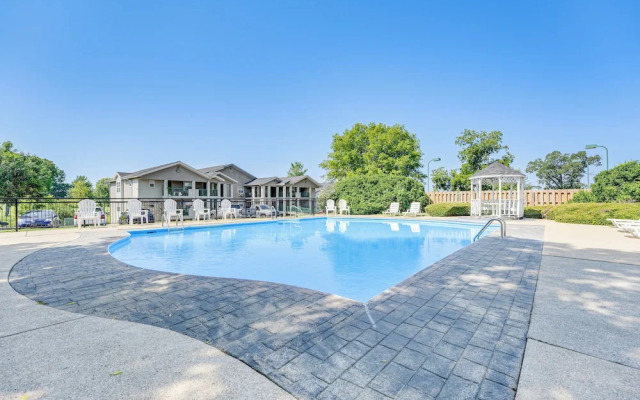 6 Mi to Branson Strip! Dog-friendly Golf Condo