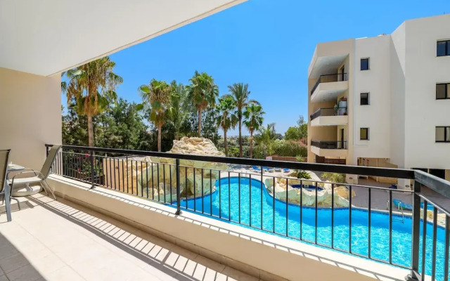 2 bed Apartment Overlooking Pool - Oroklini