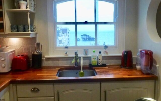 2 Bedroom Apartment in Brighton With sea View Sleeps 3